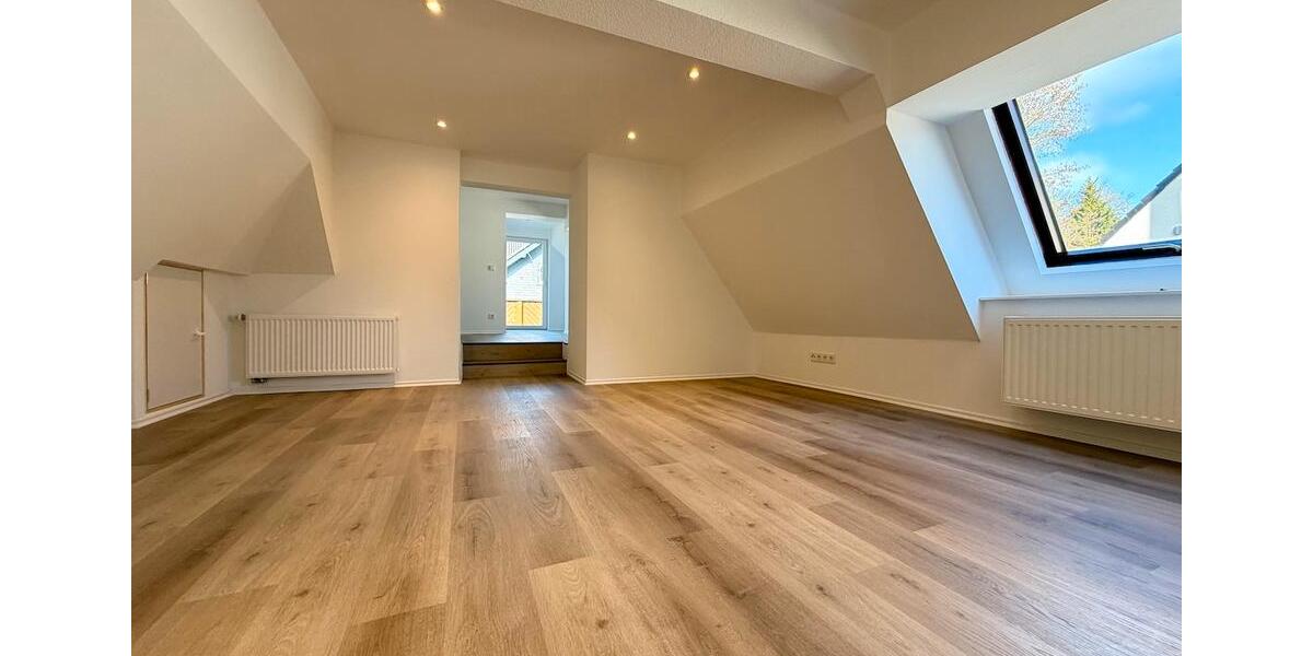 Etagenwohnung Siegen Kaan-Marienborn - 5 Zimmer, 122 m&sup2;, 1.000&euro; | Angebot:26005610