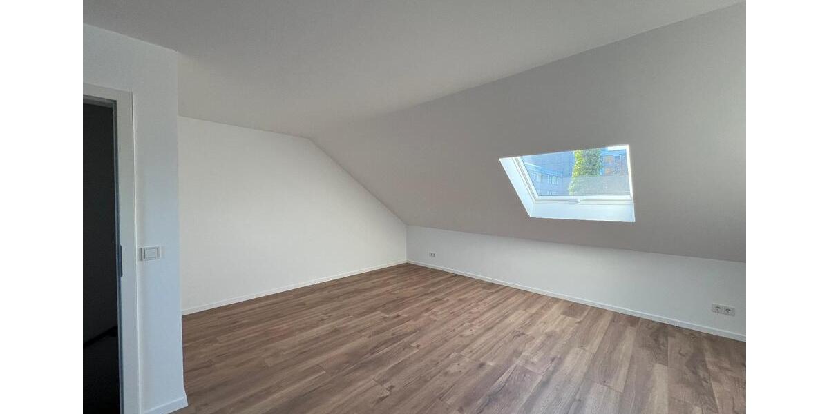 Modernisiertes Reihenendhaus – Stilvolles Wohnen mit Garten & vie 5 zimmer