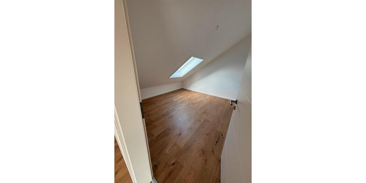 Dachgeschoßwohnung Nickenich - 4 Zimmer, 112 m&sup2;, 1.160&euro; | Angebot:25056591