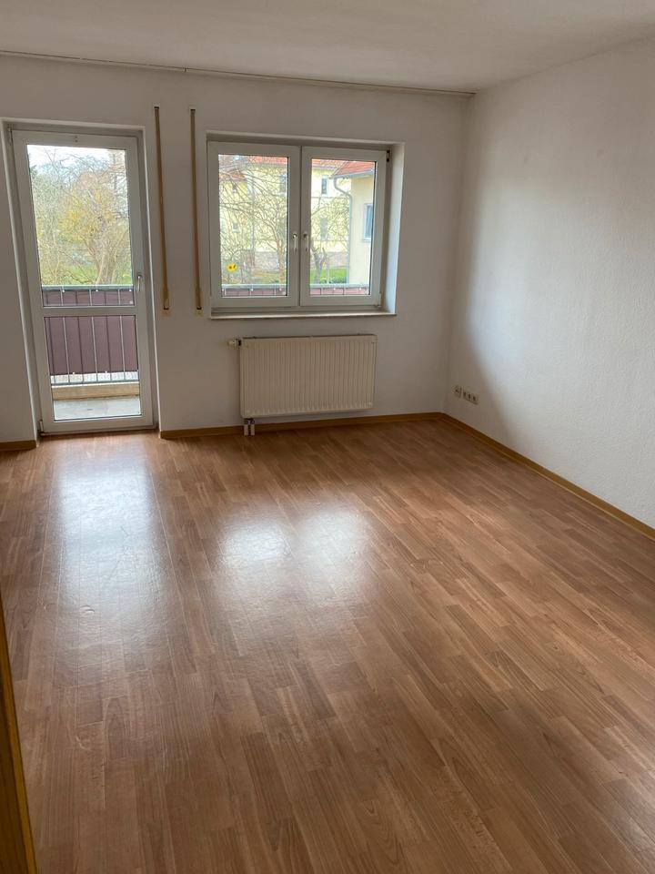 Helle 2-Zimmer-Wohnung mit Balkon zu vermieten