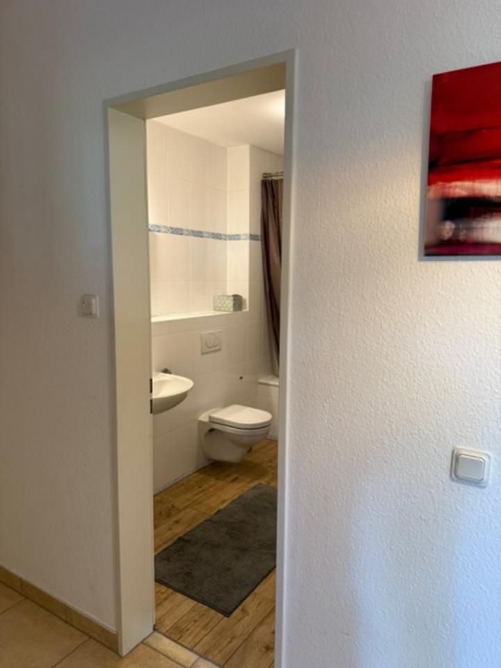 2,5-Zimmer-Wohnung mit Terrasse & kleinem Garten in Rheinnähe zimmer