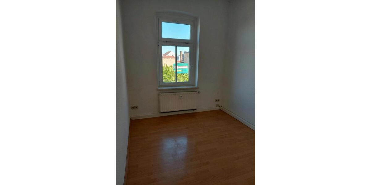 Etagenwohnung Pegau - 4 Zimmer, 80 m&sup2;, 610&euro; | Angebot:26373824