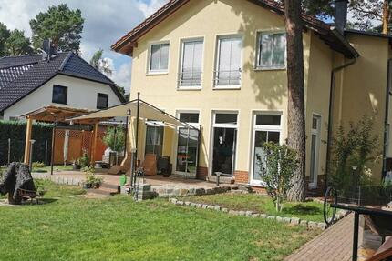 Haus Neuenhagen bei Berlin - 8 Zimmer, 212 m&sup2;, 3.100&euro; | Angebot:25049650