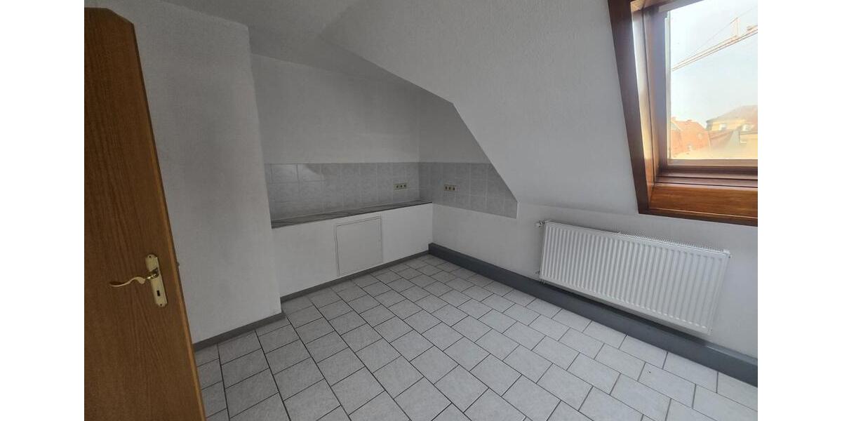Dachgeschoßwohnung Zwickau - 4 Zimmer, 110 m&sup2;, 660&euro; | Angebot:26529827