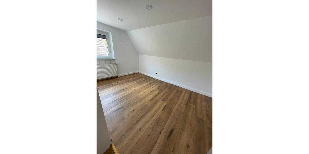 Etagenwohnung Plettenberg - 4 Zimmer, 115 m&sup2;, 700&euro; | Angebot:26250305