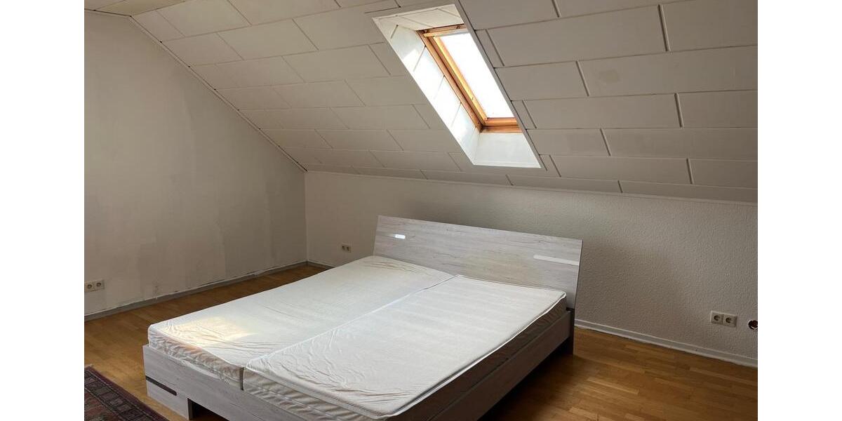 Dachgeschoßwohnung Georgsmarienhütte - 3 Zimmer, 140 m&sup2;, 900&euro; | Angebot:26003921