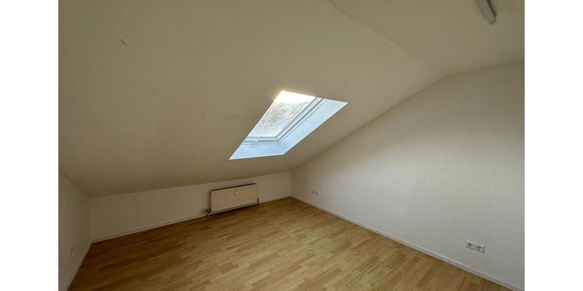 Dachgeschoßwohnung Sinsheim - 4 Zimmer, 1.100&euro; | Angebot:22586309