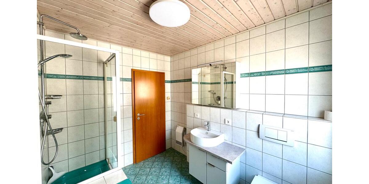 Dachgeschoßwohnung Östringen - 3 Zimmer, 76 m&sup2;, 850&euro; | Angebot:25942952