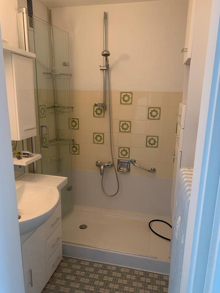 Vollständig renovierte 3 Zimmer Wohnung, mit Balkon und EBK zimmer