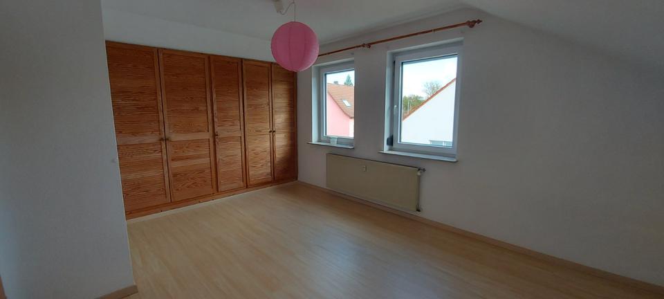 Dachgeschoßwohnung Rottenburg am Neckar - 3 Zimmer, 70 m&sup2;, 700&euro; | Angebot:25381298