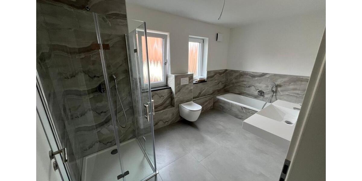 Reihenhaus Zeitlarn - 9 Zimmer, 150 m&sup2;, 2.250&euro; | Angebot:26703963