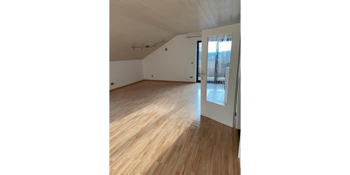 Dachgeschoßwohnung Luhe-Wildenau Wildenau - 3 Zimmer, 109 m&sup2;, 950&euro; | Angebot:25406667