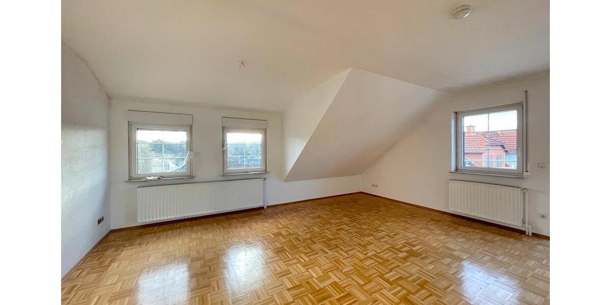 Dachgeschoßwohnung Neukirchen - 4 Zimmer, 95 m&sup2;, 800&euro; | Angebot:25103186