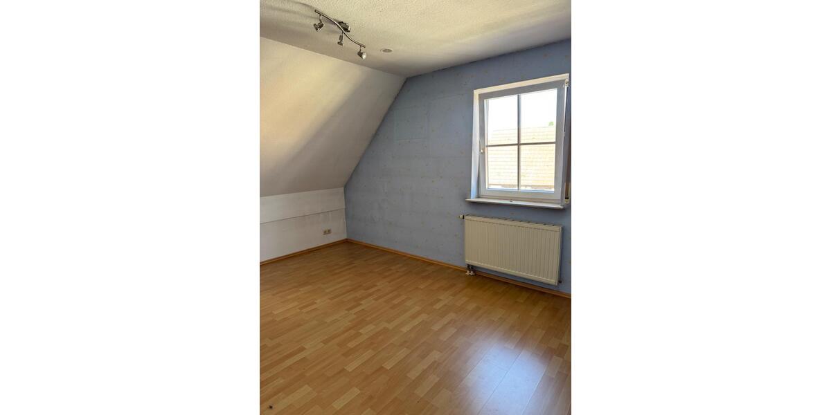 Dachgeschoßwohnung Mommenheim - 4 Zimmer, 94 m&sup2;, 800&euro; | Angebot:26507351