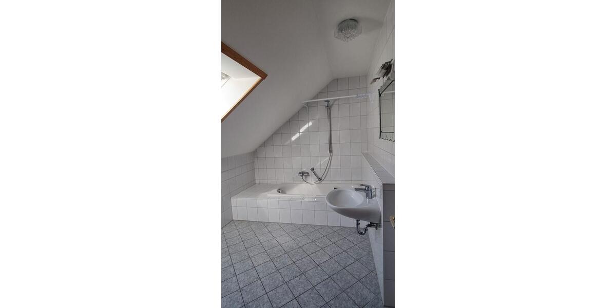 Dachgeschoßwohnung Niederviehbach - 2 Zimmer, 74 m&sup2;, 620&euro; | Angebot:26085041
