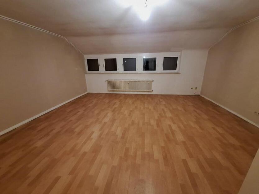 3 - Zimmer Dachgeschoss Wohnung in SB - Eschringen
