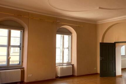 Altbaucharme Erdgeschosswohnung mit Einbauküche und modernisiertem Bad 2 zimmer