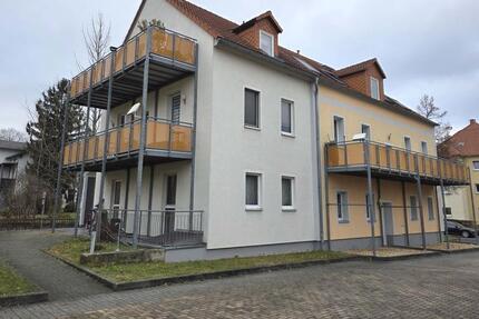 Wunderschöne Etagenwohnung mit großem Balkon, Tageslichtbad und Gäste-WC! 3 zimmer