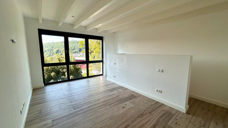 Maisonettenwohnung Siegen - 5 Zimmer, 192 m&sup2;, 2.400&euro; | Angebot:22169156