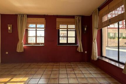 Wohnen, wo Geschichte lebt – Stilvolle Erdgeschosswohnung mit Wellness-Komfort in der Altstadt 2 zimmer