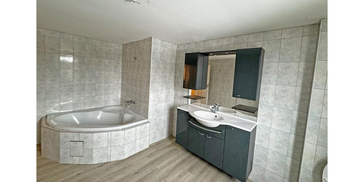 Dachgeschoßwohnung Stockheim - 3 Zimmer, 110 m&sup2;, 770&euro; | Angebot:24832007