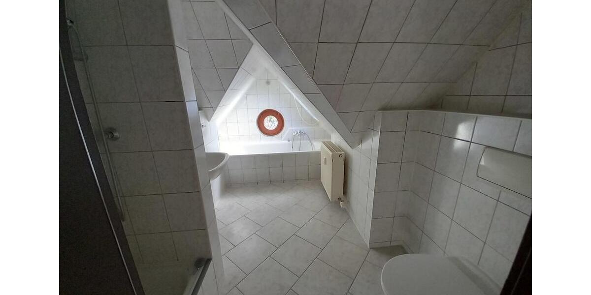 Dachgeschoßwohnung Crimmitschau - 3 Zimmer, 54 m&sup2;, 359&euro; | Angebot:24252542