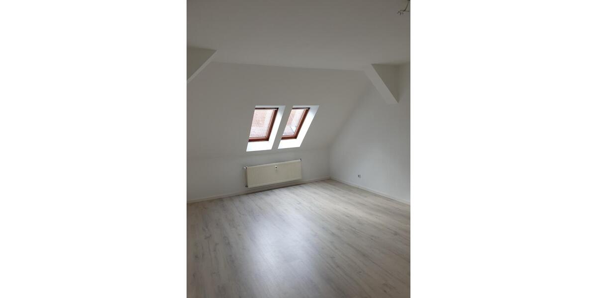 Dachgeschoßwohnung Brandenburg an der Havel - 2 Zimmer, 80 m&sup2;, 720&euro; | Angebot:25830047