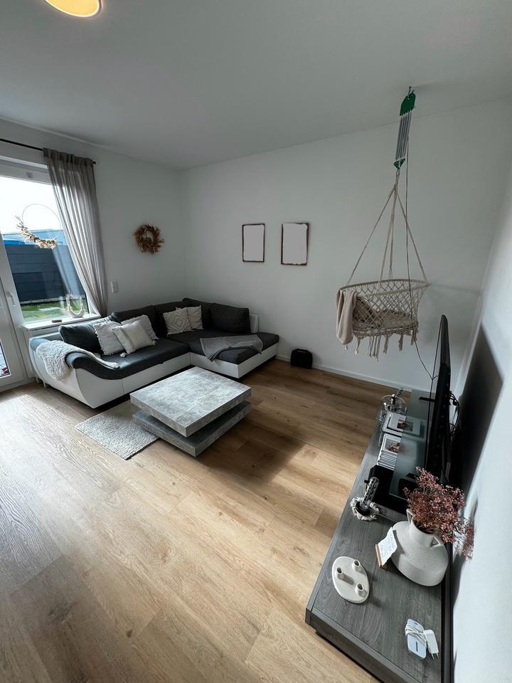 Neuw. 3ZKBTG EG-Neubau Wohnung, Küche, Garten, Carport, E-Ladem.