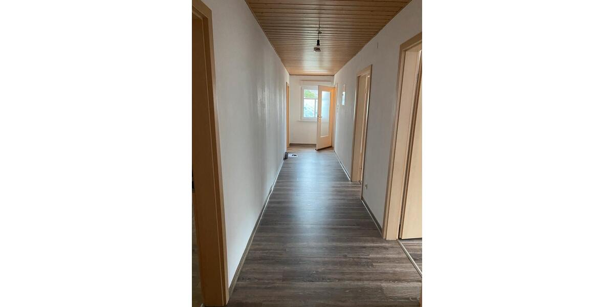 Dachgeschoßwohnung Briedel - 3 Zimmer, 82 m&sup2;, 650&euro; | Angebot:25830725