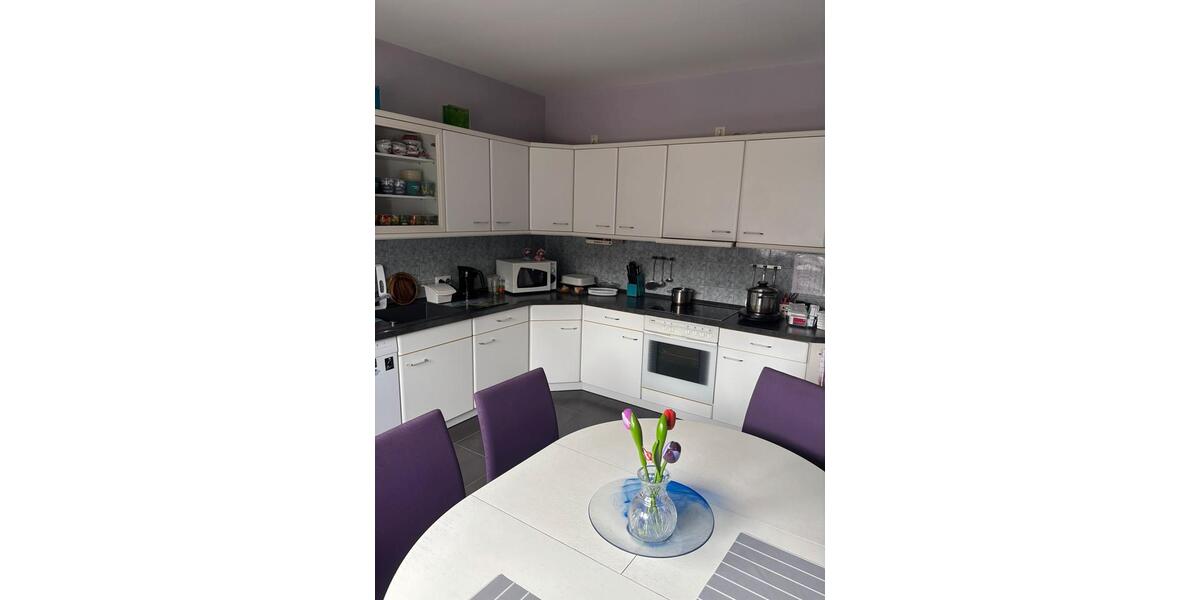 Haushälfte, 130m² mit Kamin Wintergarten Carport über 2 Etagen 3.5 zimmer