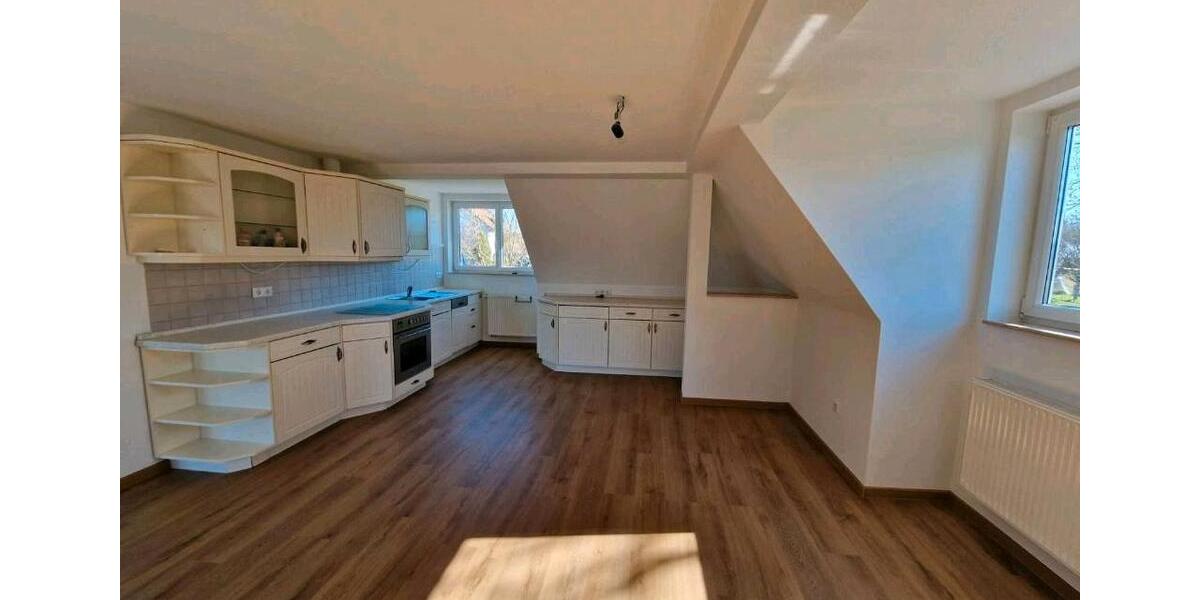 Dachgeschoßwohnung Schleusingen - 2.5 Zimmer, 72 m&sup2;, 630&euro; | Angebot:26112911