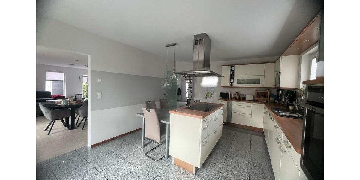 Villa Nienburg (Weser) - 7 Zimmer, 210 m&sup2;, 2.500&euro; | Angebot:25809946