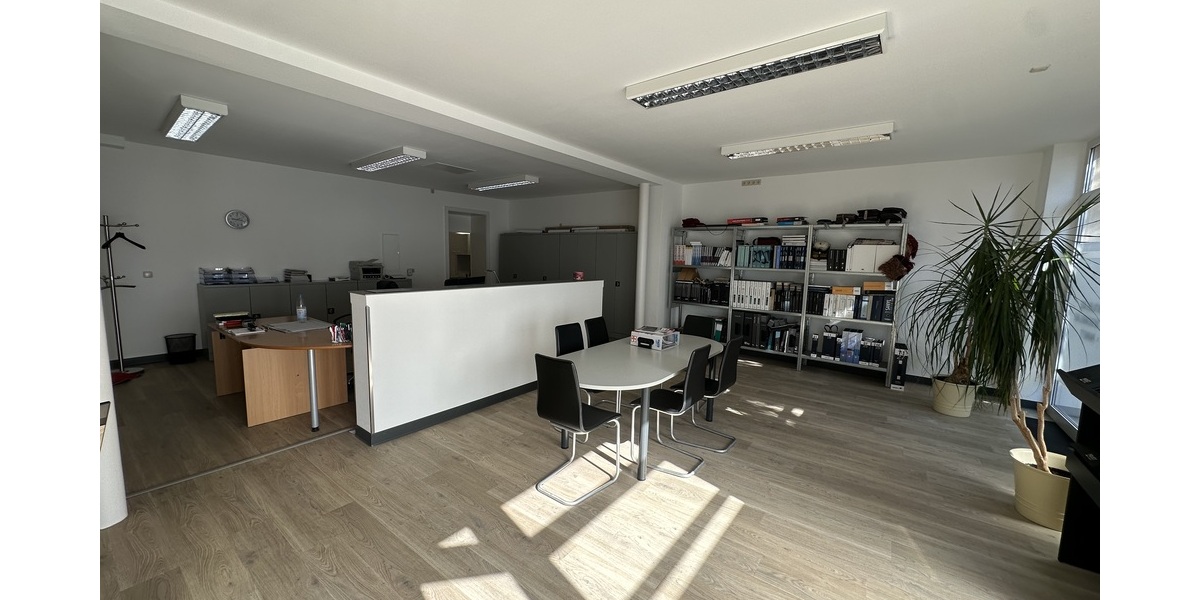 Tolle Gewerbefläche mit barrierefreiem Zugang, Fußbodenheizung und Stellplätzen in gut frequentierter Lage von Gera! - Gewerbeobjekt Gera Ostviertel | Angebot:26963108