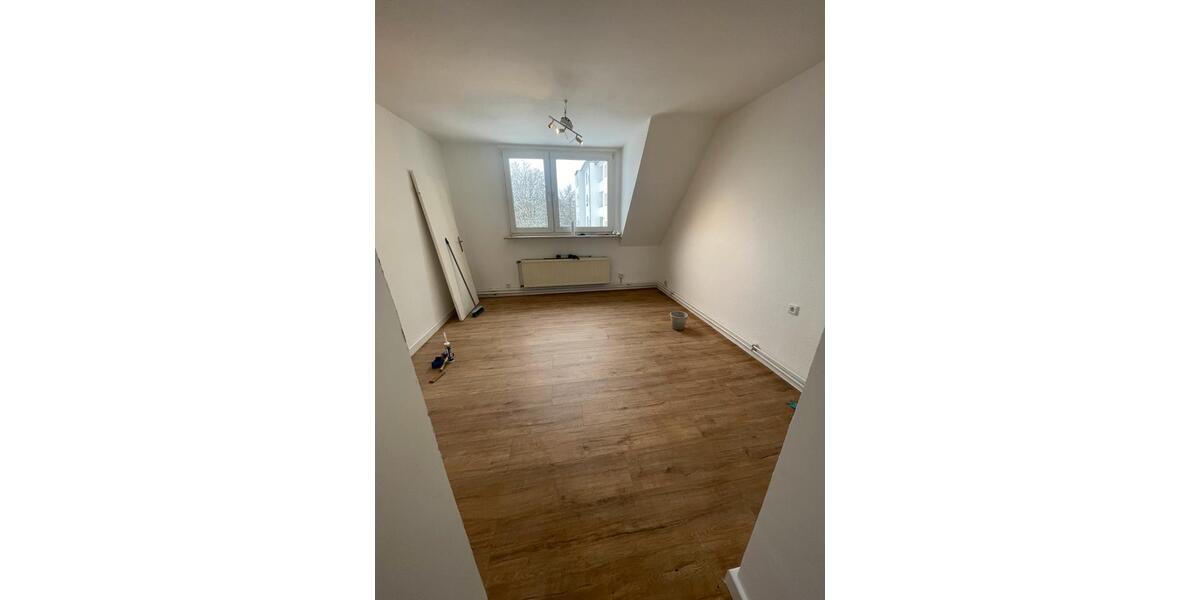 Renovierte helle 3 Zimmer Dachgeschoss Wohnung mit Aussicht 3 zimmer