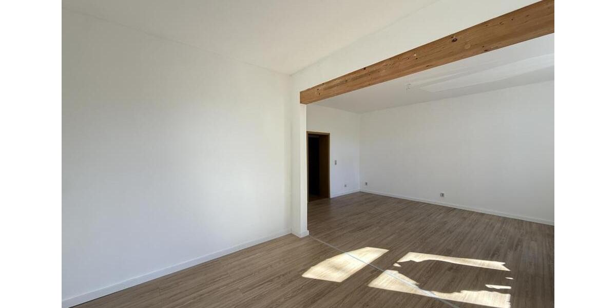 Erdgeschoßwohnung Plauen Bahnhofsvorstadt - 4 Zimmer, 110 m&sup2;, 605&euro; | Angebot:26533102