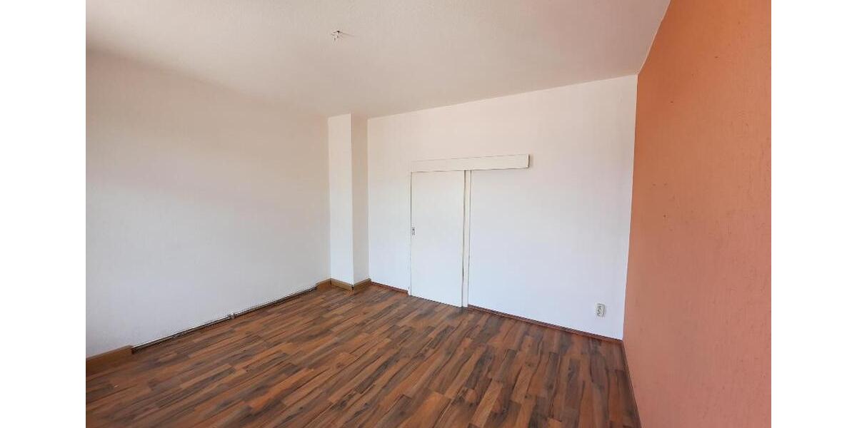 Etagenwohnung Reichenbach im Vogtland - 4 Zimmer, 84 m&sup2;, 300&euro; | Angebot:26566347