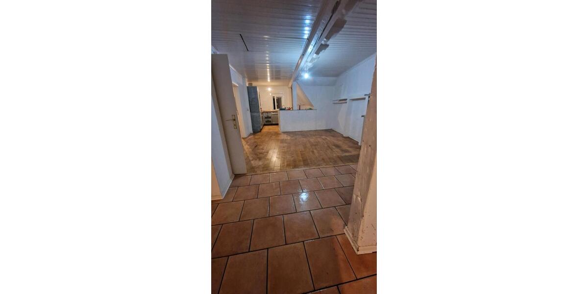 Dachgeschoßwohnung Biblis - 3 Zimmer, 80 m&sup2;, 1.000&euro; | Angebot:26521813