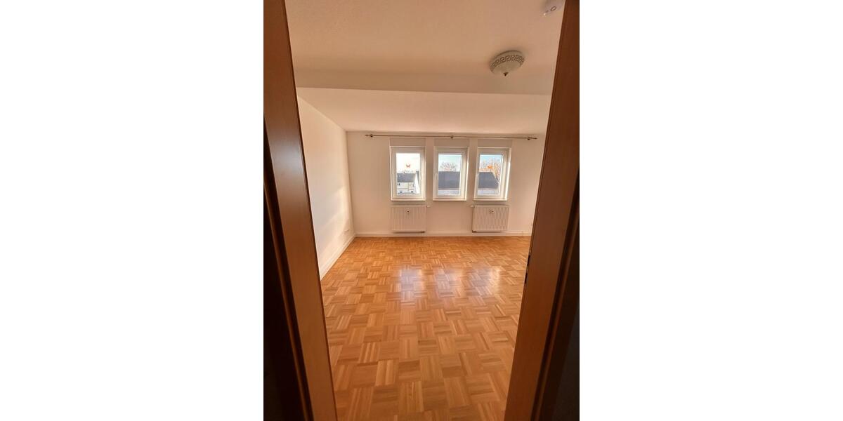 Dachgeschoßwohnung Zörbig - 3 Zimmer, 90 m&sup2;, 570&euro; | Angebot:26564623