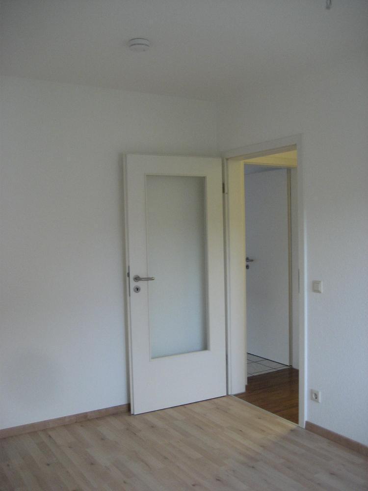 *** Großzügige 4-Zi.-Mietwohnung in Karlsdorf ***
