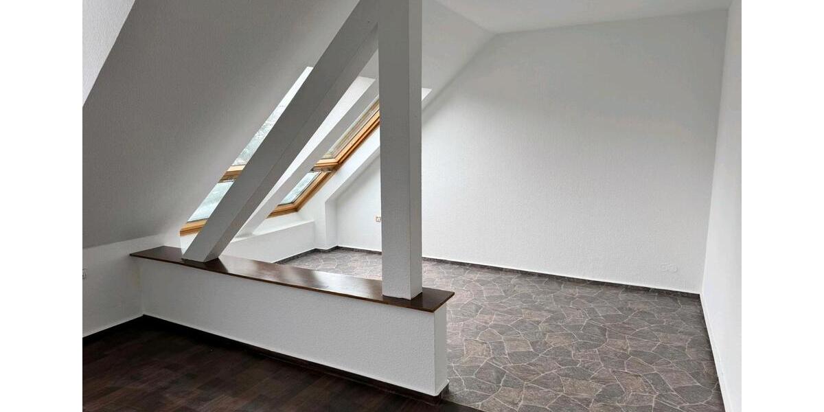 Dachgeschoßwohnung Springe - 4.5 Zimmer, 93 m&sup2;, 950&euro; | Angebot:25220041