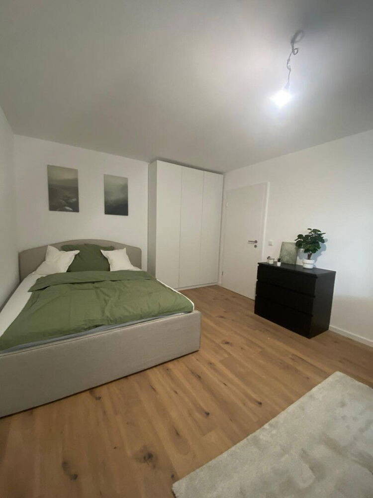 möbliertes WG-Zimmer in 3er-Wohngemeinschaft, mit Garten