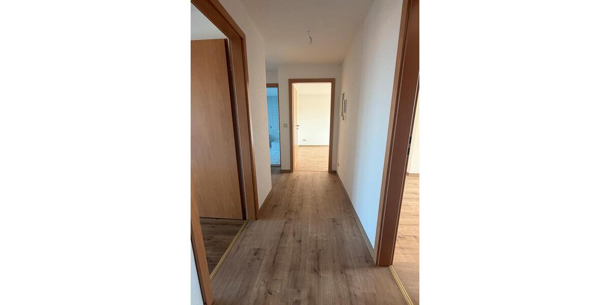 Dachgeschoßwohnung Weißenfels - 3 Zimmer, 61 m&sup2;, 400&euro; | Angebot:26003365