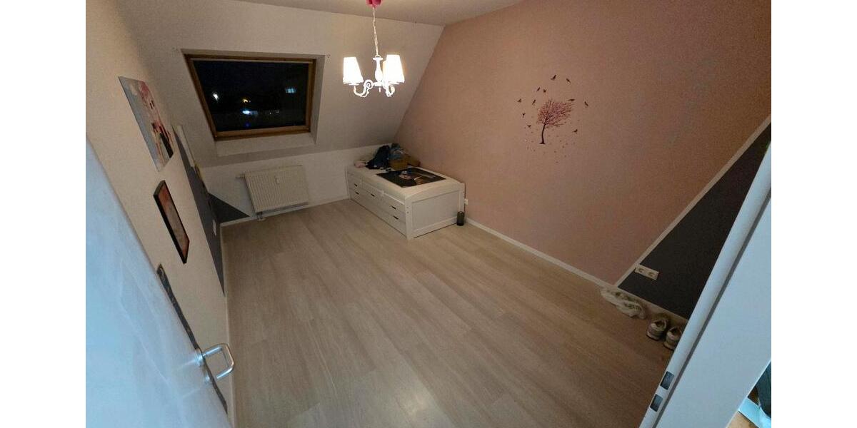 Dachgeschoßwohnung Düsseldorf Heerdt - 3 Zimmer, 75 m&sup2;, 1.367&euro; | Angebot:26587567