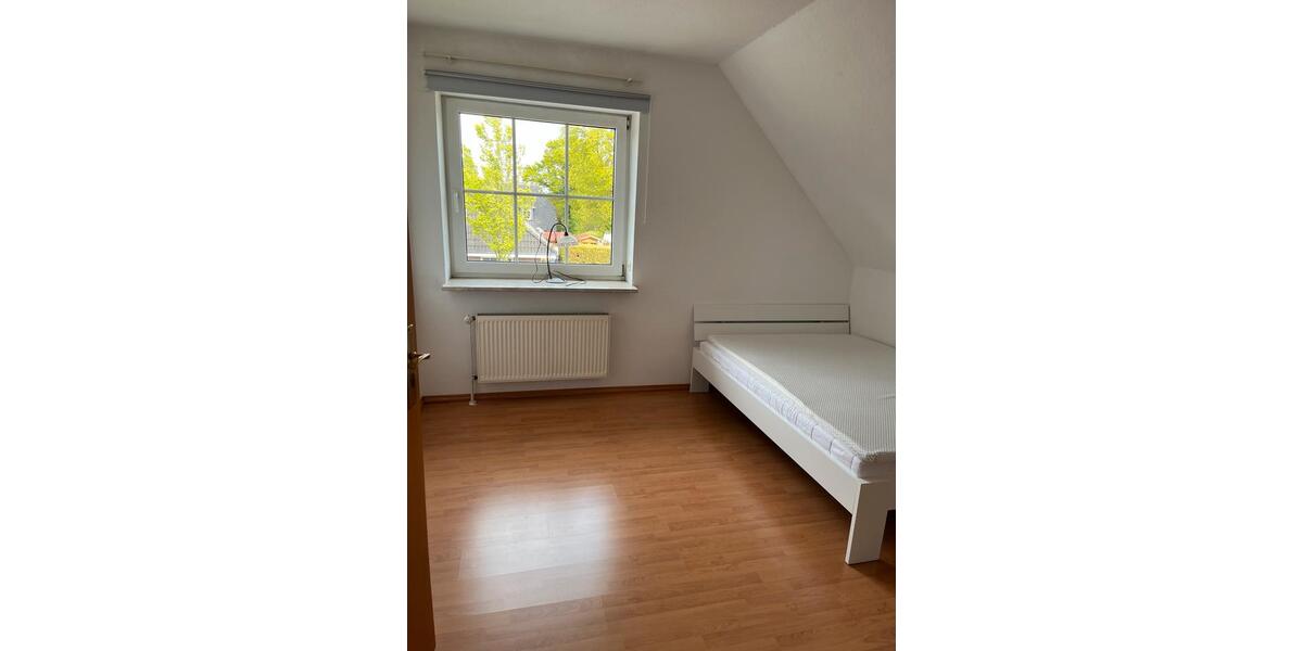 Dachgeschoßwohnung Heide - 3 Zimmer, 82 m&sup2;, 850&euro; | Angebot:26598202
