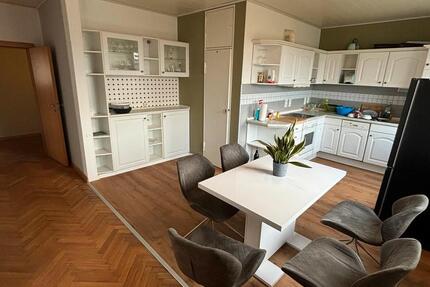 Vollmöbliertes Zimmer mit Balkon+Sauna+Parkplatz am Weinberg 1 zimmer