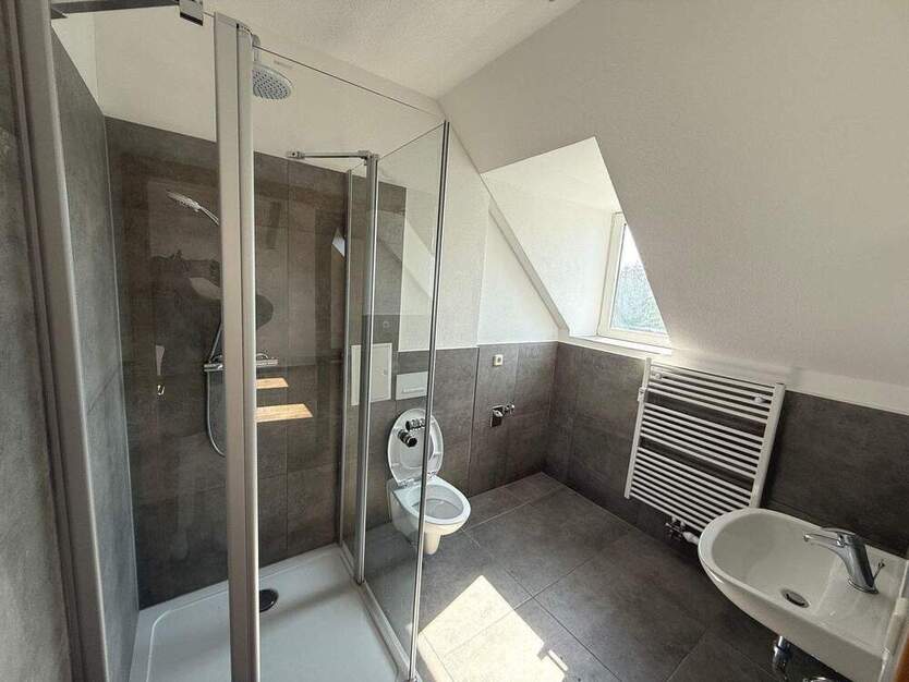 Wohnen im Dachgeschoss - 3 Zimmer- EBK - zwei Bäder