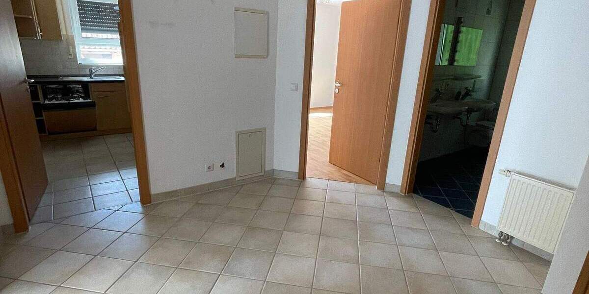 Tolle 3-Zi.-EG-Whg. mit Terrasse + EBK in ruhiger Lage in Öschelbronn 3 zimmer