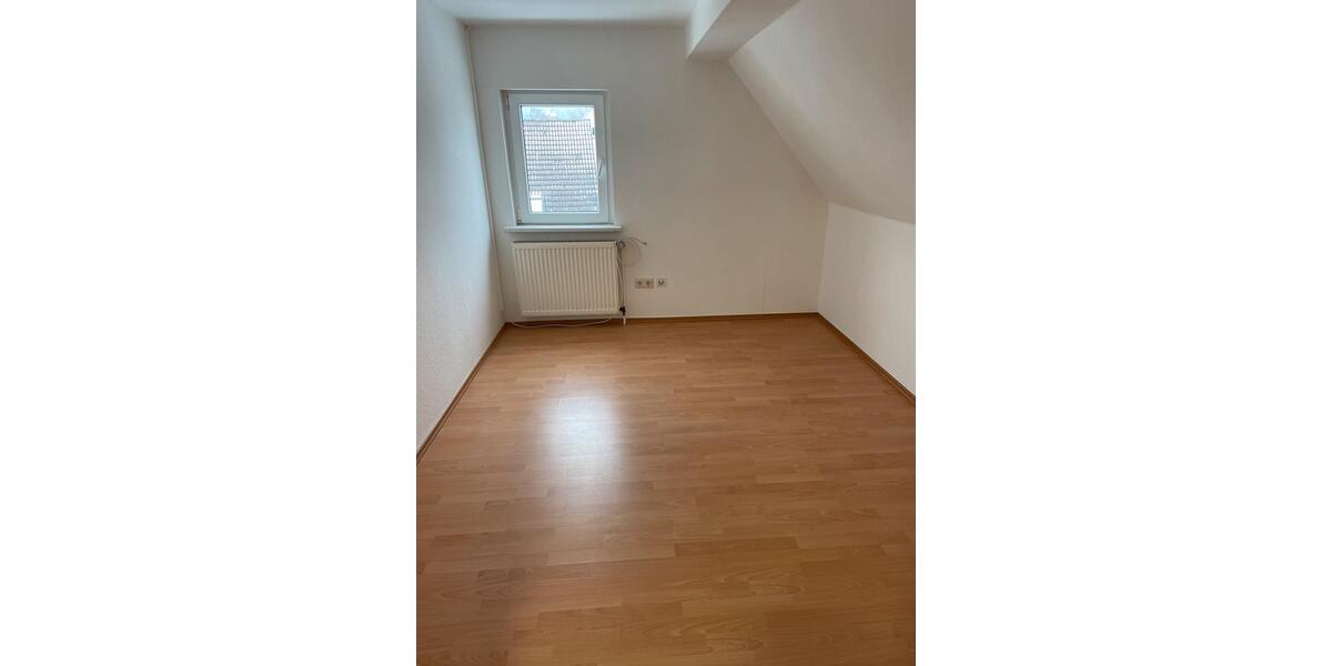 Dachgeschoßwohnung Horn-Bad Meinberg Bad Meinberg - 4 Zimmer, 84 m&sup2;, 630&euro; | Angebot:24802203