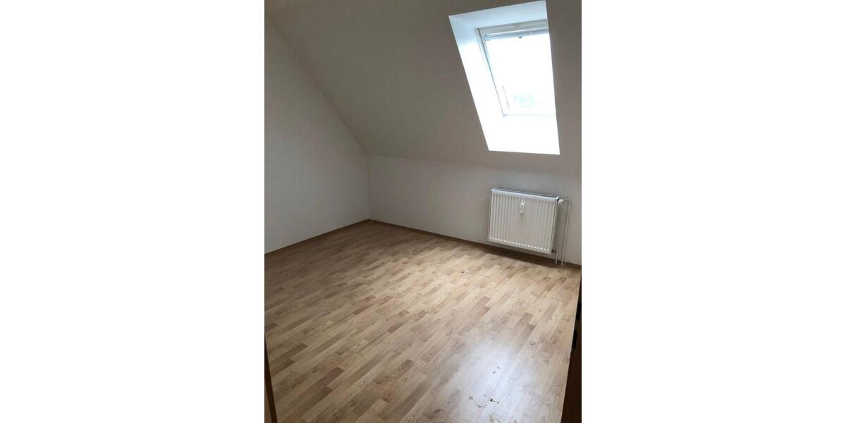 Dachgeschoßwohnung Oschersleben (Bode) - 3 Zimmer, 80 m&sup2;, 560&euro; | Angebot:24422821