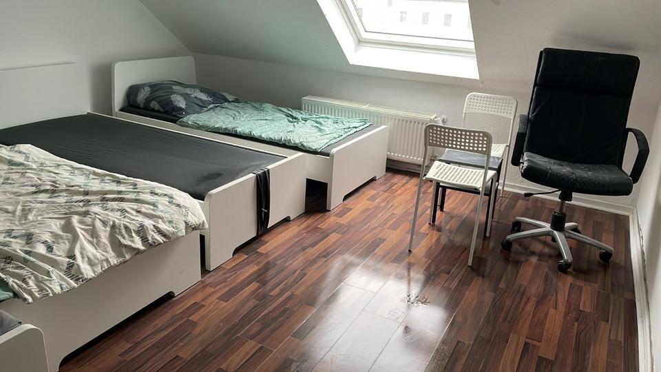 Wohnen auf Zeit Krefeld - 6 Zimmer, 150 m&sup2;, 600&euro; | Angebot:25550414